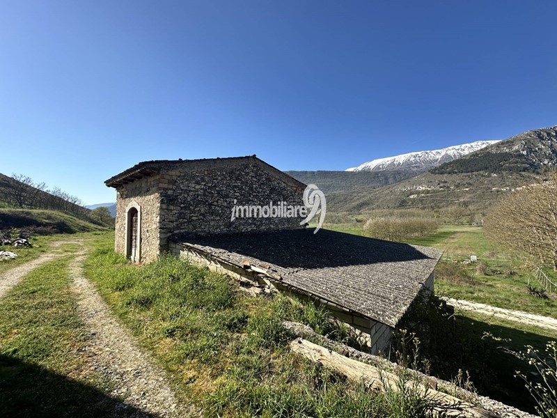 Rustico in Vendita a Fossa, 18'000&euro;, 105 m²