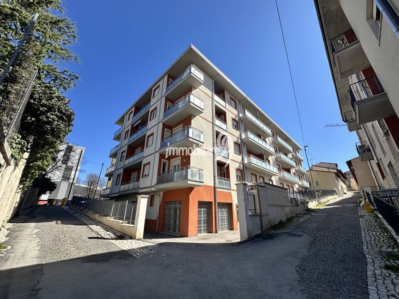 Trilocale in Affitto a L'Aquila, 600€, 102 m²