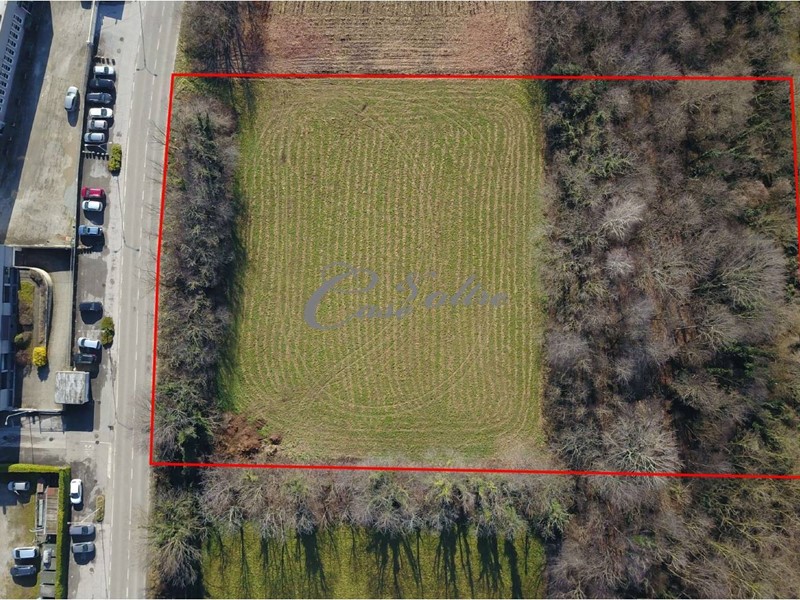 Terreno industriale in Vendita a Cantù, 595'000€, 8960 m²