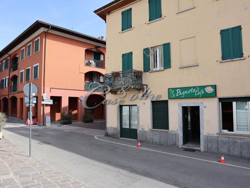 Immobile commerciale in Vendita a Cermenate, 195'000€, 175 m²