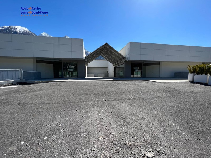 Immobile commerciale in Affitto a Saint Christophe, 8'500€, 1000 m²