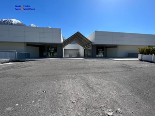 Immobile commerciale in Affitto a Saint Christophe, 8'500€, 1000 m²