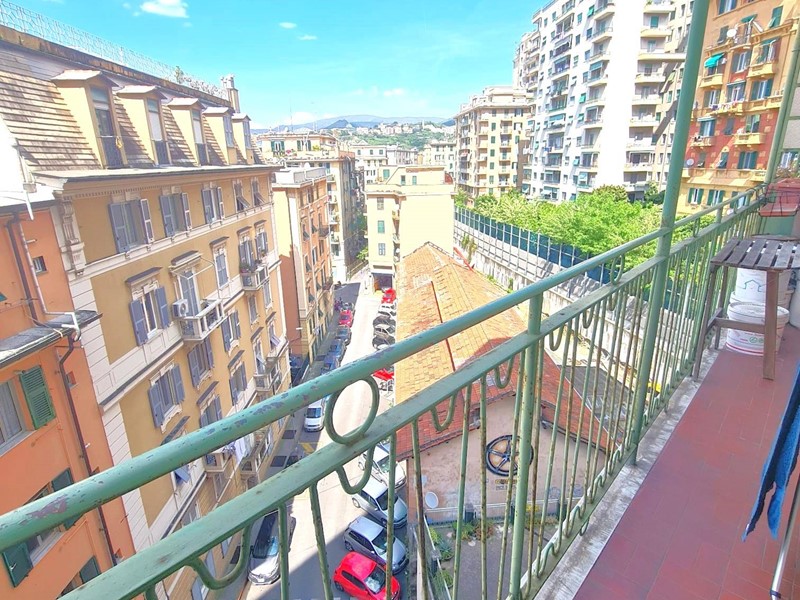 Appartamento in Vendita a Genova, 97'000€, 90 m²