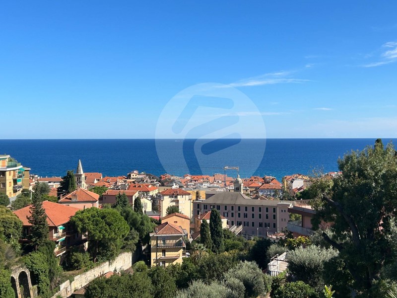Appartamento in Vendita a Alassio, 208 m²