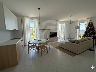 Appartamento in Vendita a Alassio, 191 m²