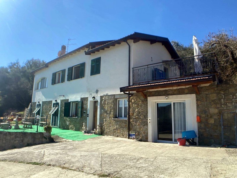 Casa Semi Indipendente in Vendita a Dolceacqua, 530'000€, 270 m²