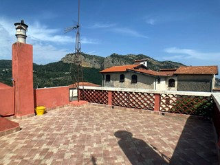 Casa Semi Indipendente in Vendita a Ventimiglia, 120'000€, 140 m²