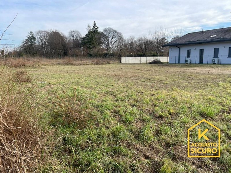 Terreno edificabile in Vendita a Inveruno, 175'000€, 911 m²