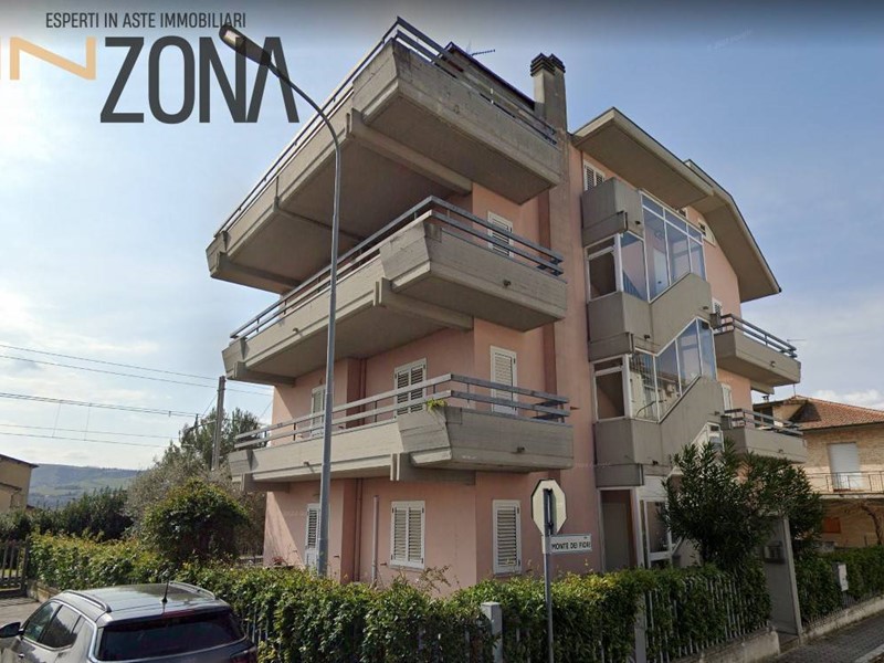 Quadrilocale in Vendita a Ascoli Piceno, 112'500€, 240 m²