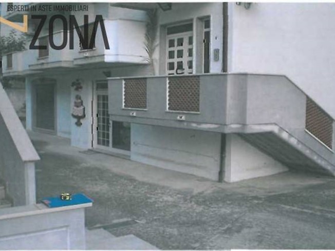 Immobile commerciale in Vendita a Cappelle sul Tavo, 20'613€, 149 m²