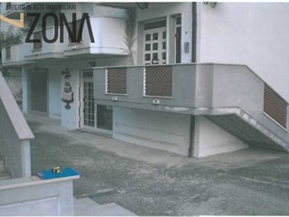 Immobile commerciale in Vendita a Cappelle sul Tavo, 20'613€, 149 m²