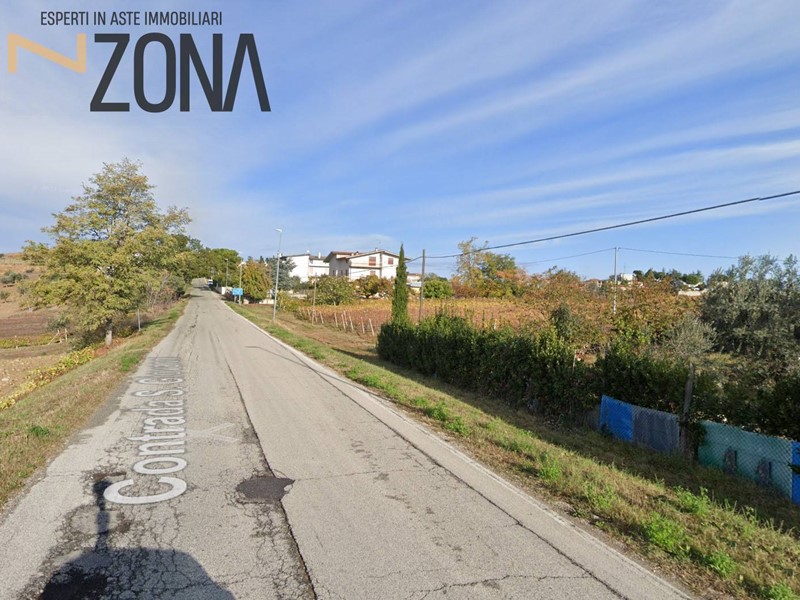 Magazzino in Vendita a Controguerra, 42'750€, 204 m²