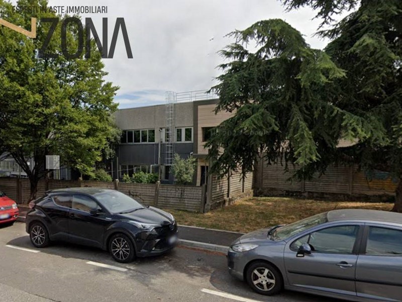 Magazzino in Vendita a Monza, 76'600€, 300 m²
