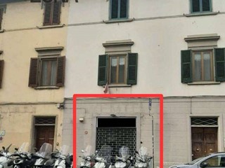 Immobile commerciale in Vendita a Firenze, 450'000€, 345 m²