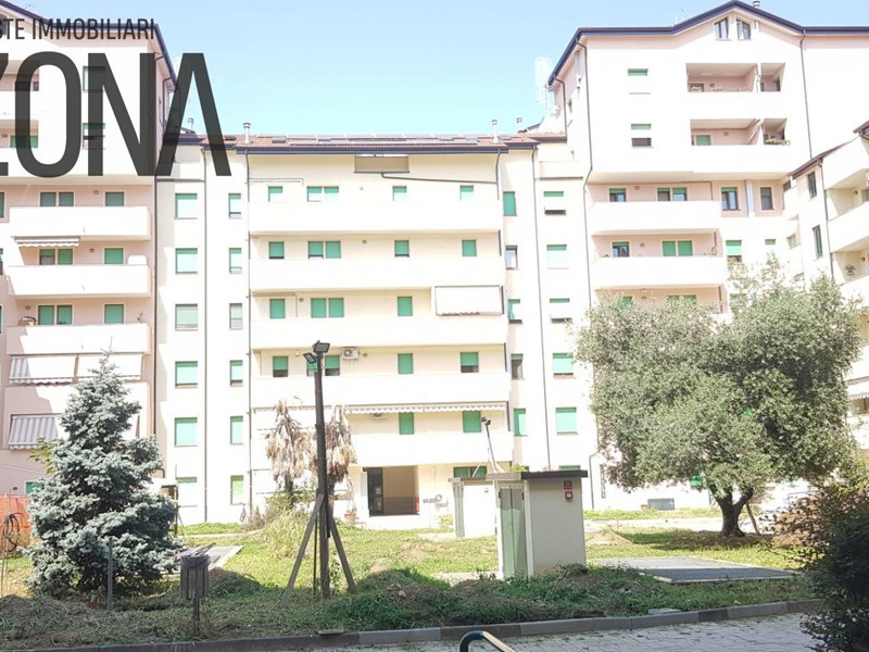 Trilocale in Vendita a Monza, 91'500€, 81 m²