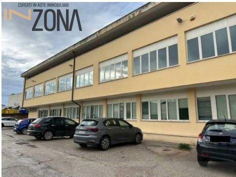 Immobile commerciale in Vendita a Ripatransone, 525'315€, 2740 m²