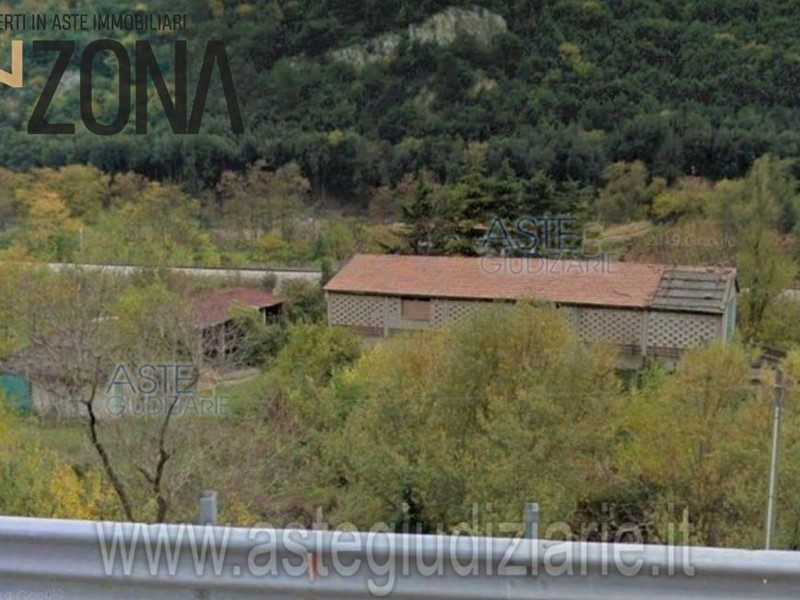 Capannone in Vendita a Popoli, 17'000€, 1027 m²