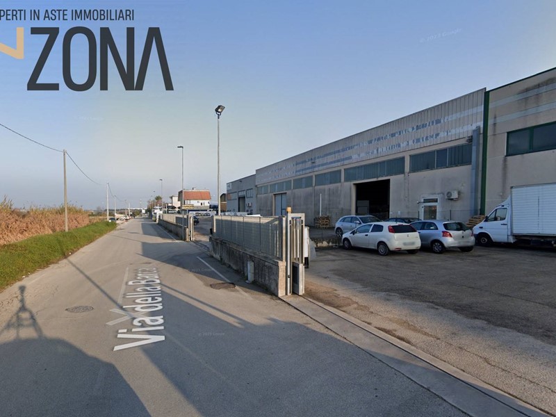 Magazzino in Vendita a Monteprandone, 168'000€, 1593 m²