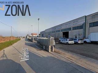 Magazzino in Vendita a Monteprandone, 168'000€, 1593 m²