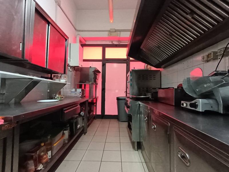 Attività commerciale in Vendita a Montesilvano, 70'000€, 190 m²