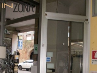 Immobile commerciale in Vendita a Teramo, 86'400€, 152 m²