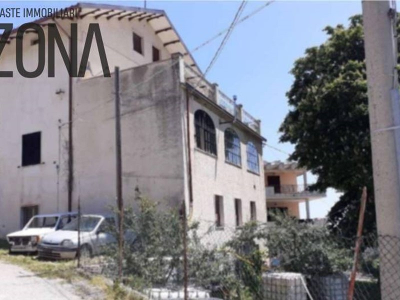 Quadrilocale in Vendita a Teramo, 114'900€, 401 m²