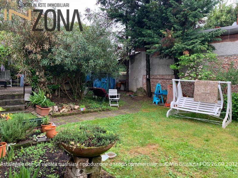 Villa in Vendita a Desio, 70'900€, 154 m²