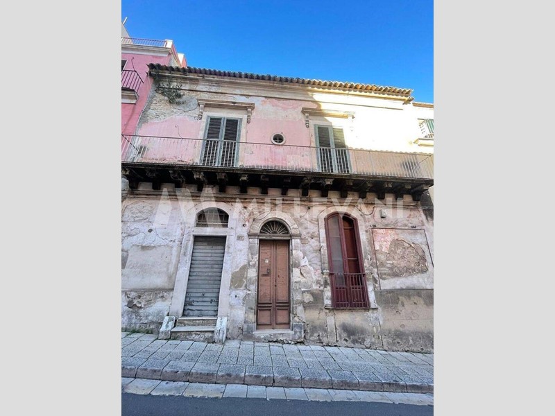 Appartamento in Vendita a Ragusa, 150'000&euro;, 300 m²