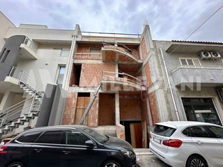 Casa Indipendente in Vendita a Pozzallo, 140'000€, 295 m²