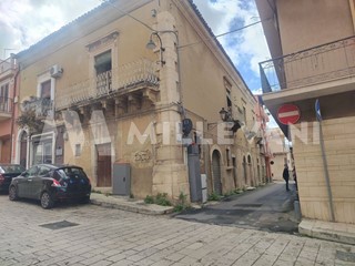 Appartamento in Vendita a Comiso, 160'000&euro;, 300 m²