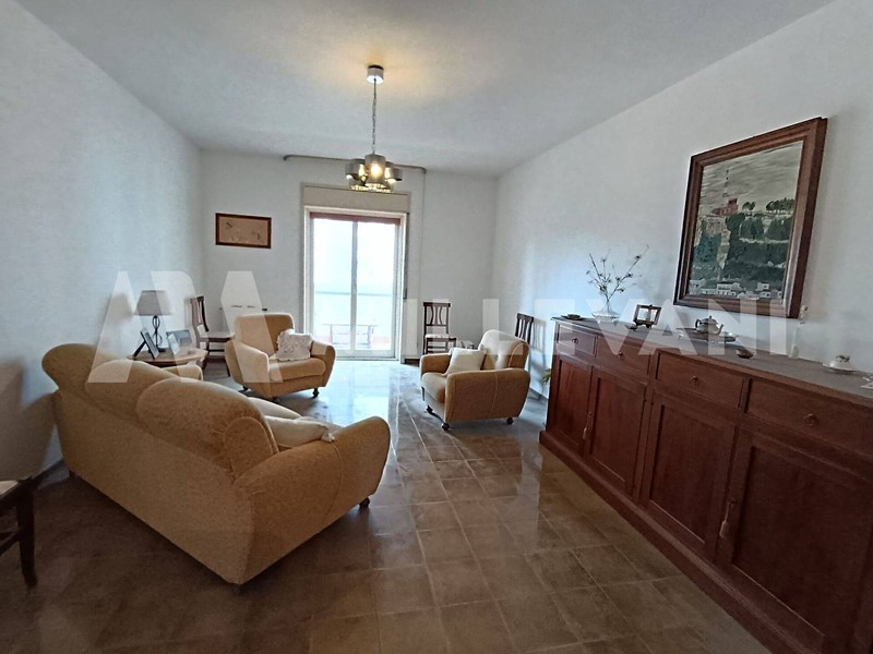 Quadrilocale in Vendita a Modica, 67'000€, 120 m²