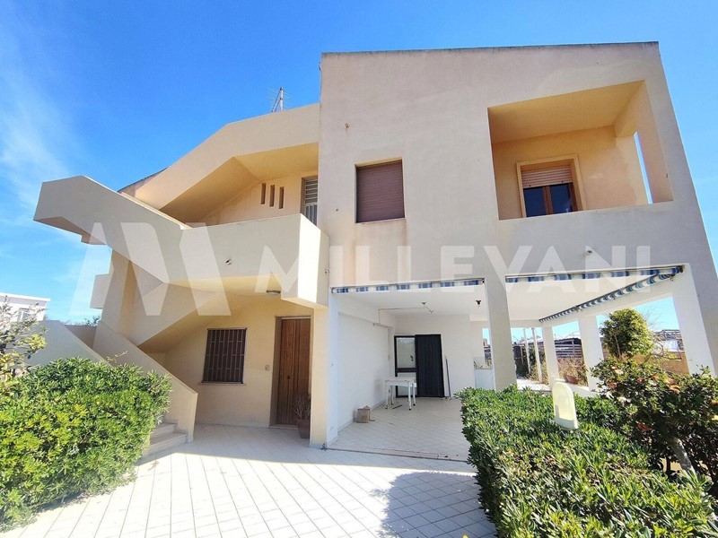 Villa in Vendita a Santa Croce Camerina, 200'000&euro;, 240 m²