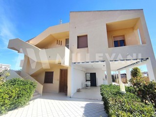 Villa in Vendita a Santa Croce Camerina, 200'000&euro;, 240 m²