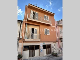 Casa Indipendente in Vendita a Pozzallo, 150'000€, 80 m²