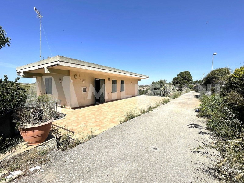 Casa Indipendente in Vendita a Ragusa, 160'000&euro;, 180 m²