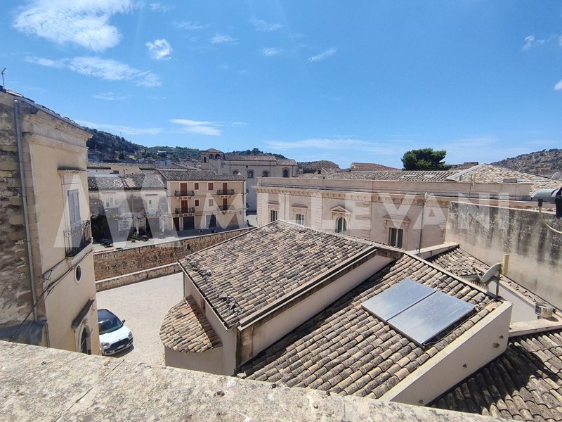 Appartamento in Vendita a Scicli, 330'000€, 280 m²