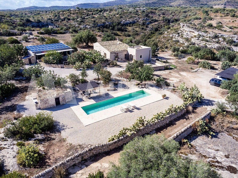 Villa in Vendita a Noto, 1'450'000€, 340 m²