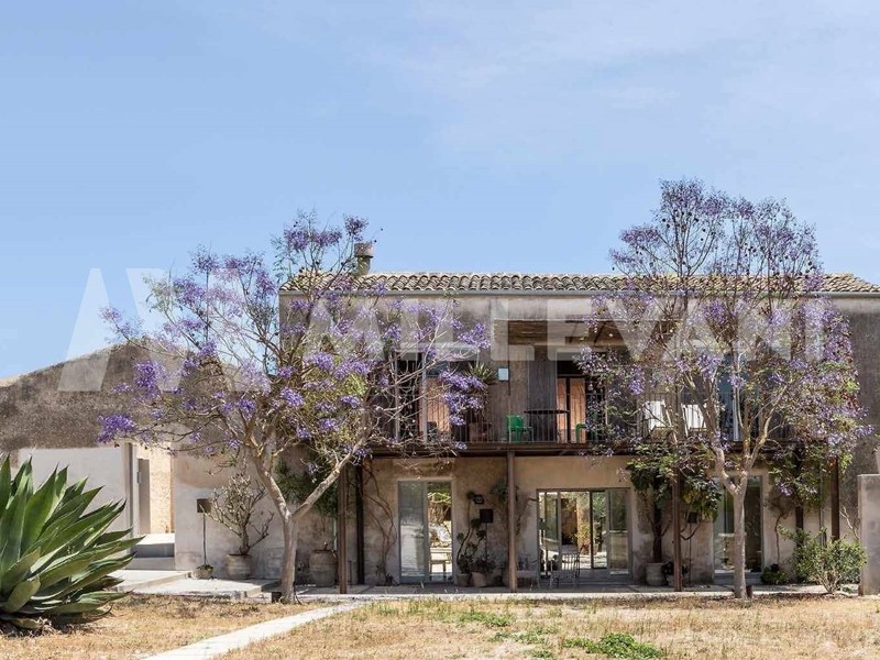 Villa in Vendita a Noto, 1'450'000€, 350 m²