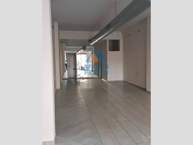 Attività commerciale in Affitto a Empoli, 1'000&euro;, 80 m²