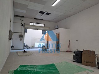Attività commerciale in Affitto a Empoli, 700&euro;, 120 m²