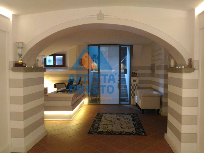Attività commerciale in Affitto a Empoli, 550&euro;, 60 m²