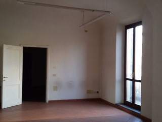 Ufficio in Affitto a Castelfiorentino, 2'000&euro;, 660 m²