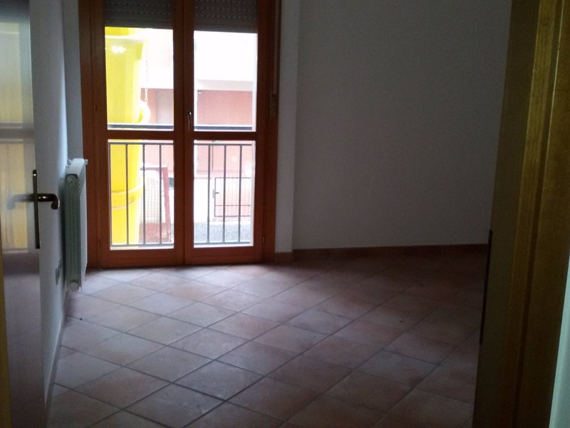 Ufficio in Affitto a Certaldo, 650€, 70 m²