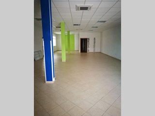 Negozio in Affitto a Cerreto Guidi, 1'200€, 110 m²