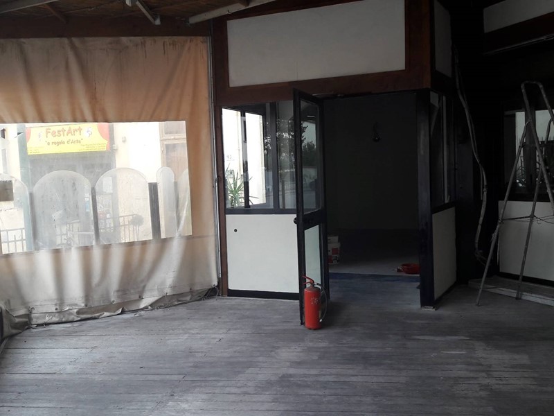 Attività commerciale in Vendita a Campi Bisenzio, 250'000€, 200 m²