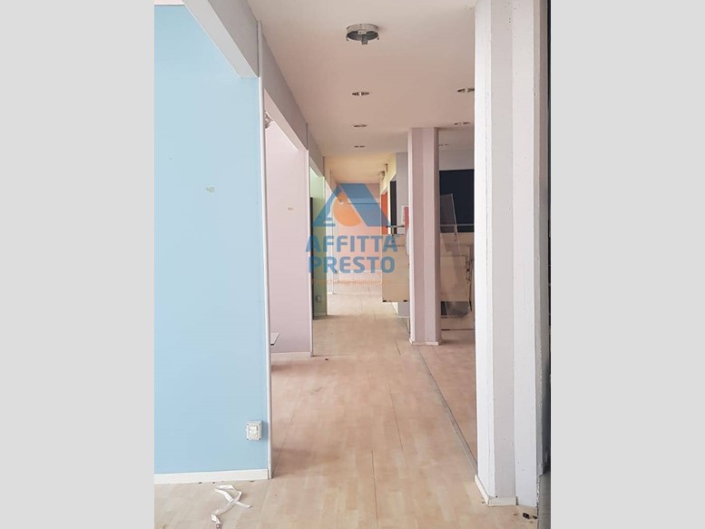 Ufficio in Affitto a Empoli, 500 m²
