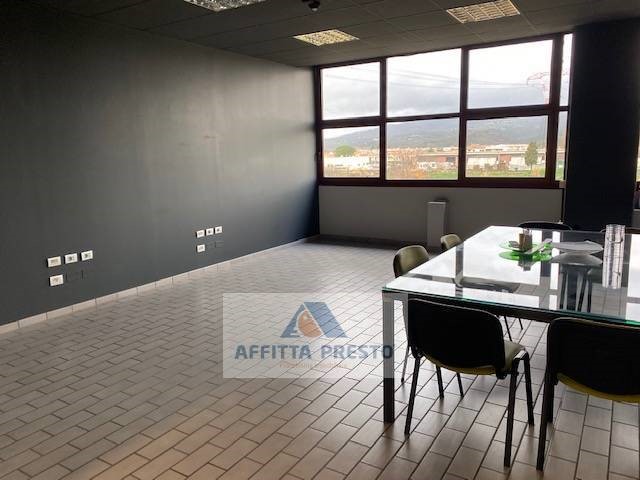 Ufficio in Affitto a Montelupo Fiorentino, 3'500€, 400 m²