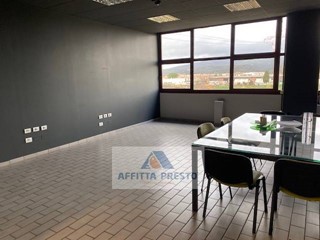 Ufficio in Affitto a Montelupo Fiorentino, 3'500€, 400 m²