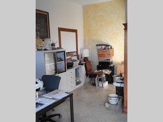 Attività commerciale in Affitto a Empoli, 600&euro;, 40 m²