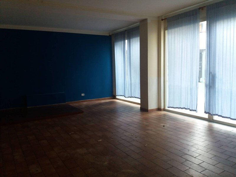 Attività commerciale in Affitto a Montelupo Fiorentino, 1'800€, 180 m²